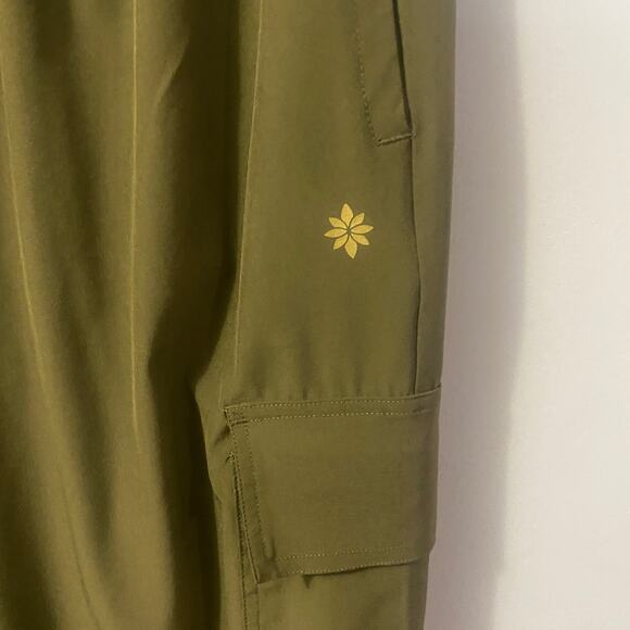 Kensie Olive Green Lightweight Cargo Jogger Pant Pockets Elastic Waist Sz M - Picture 2 of 10